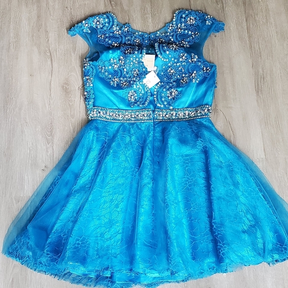 Dress - Picture 7 of 8